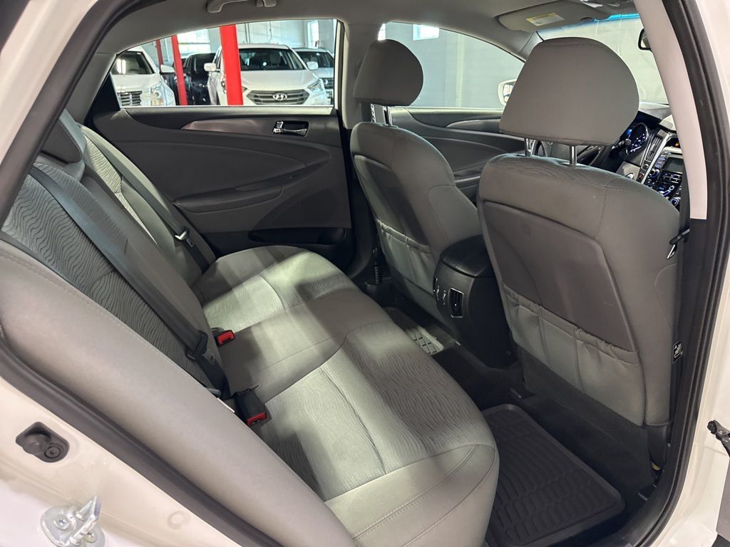 2013 Hyundai Sonata Hybrid 4dr Sedan - 23033345 - 29