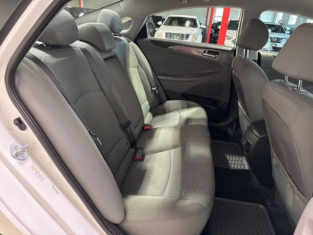 2013 Hyundai Sonata Hybrid 4dr Sedan - 23033345 - 30
