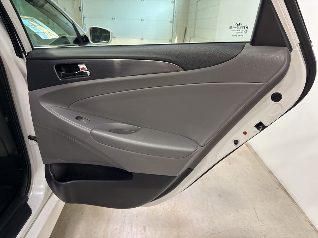 2013 Hyundai Sonata Hybrid 4dr Sedan - 23033345 - 31