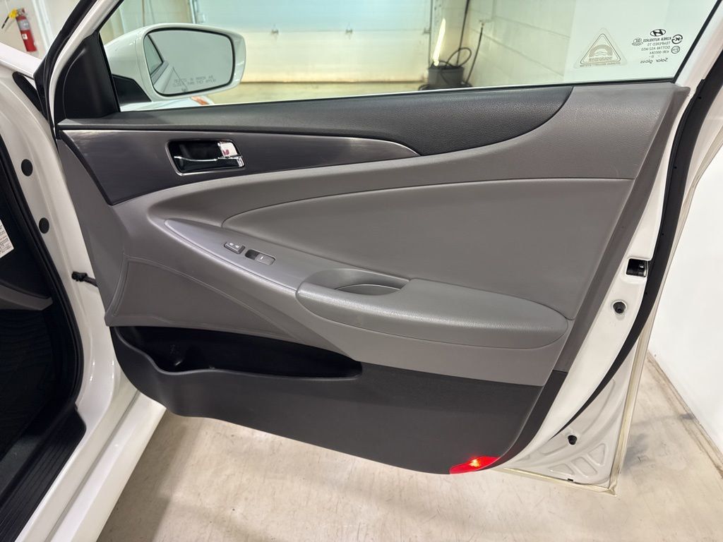 2013 Hyundai Sonata Hybrid 4dr Sedan - 23033345 - 35