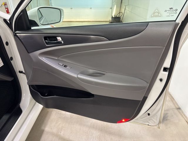 2013 Hyundai Sonata Hybrid 4dr Sedan - 23033345 - 35