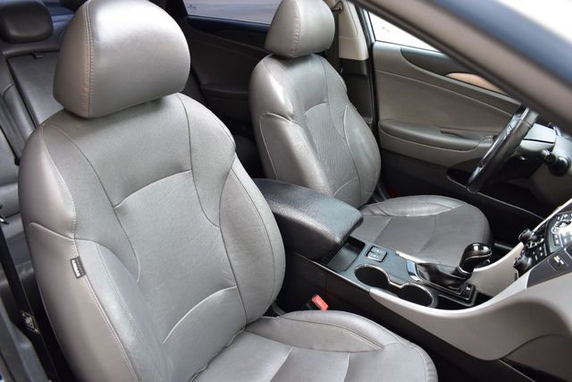 2013 Hyundai Sonata Hybrid 4dr Sedan Limited w/Panoramic Sunroof Pkg - 21970514 - 17