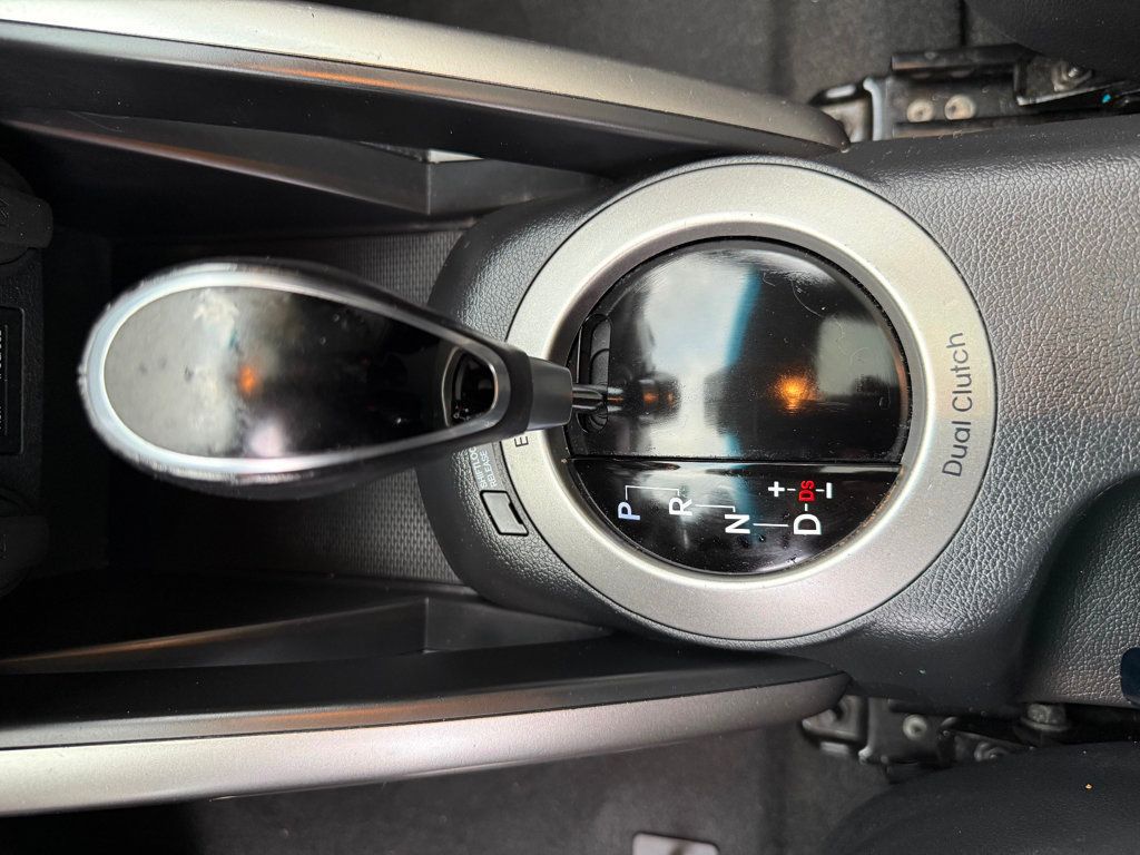 2013 Hyundai Veloster Base Turbo Ultimate photo 34
