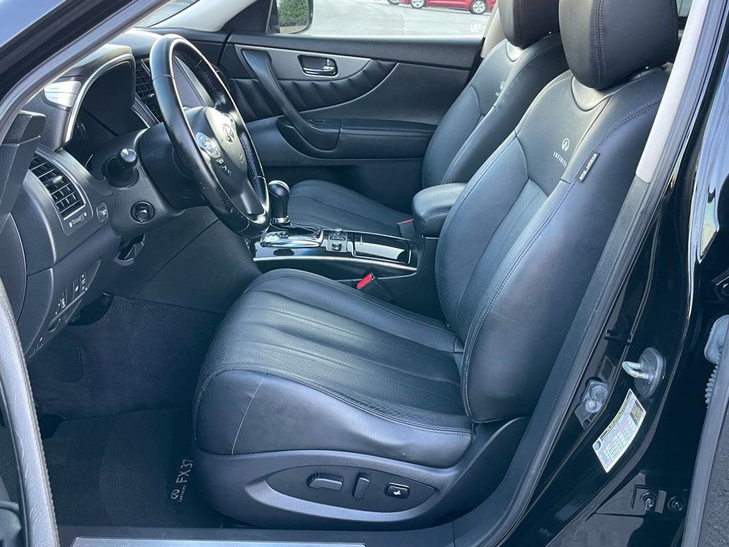 2013 Infiniti FX37 Base photo 2