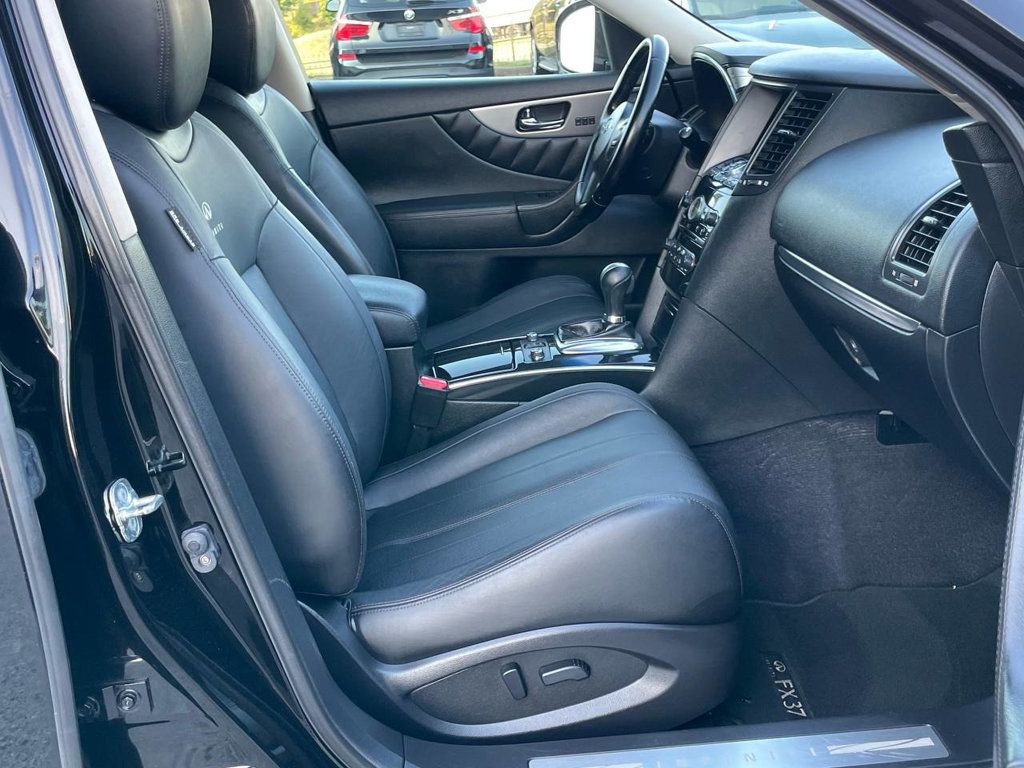 2013 Infiniti FX37 Base photo 3
