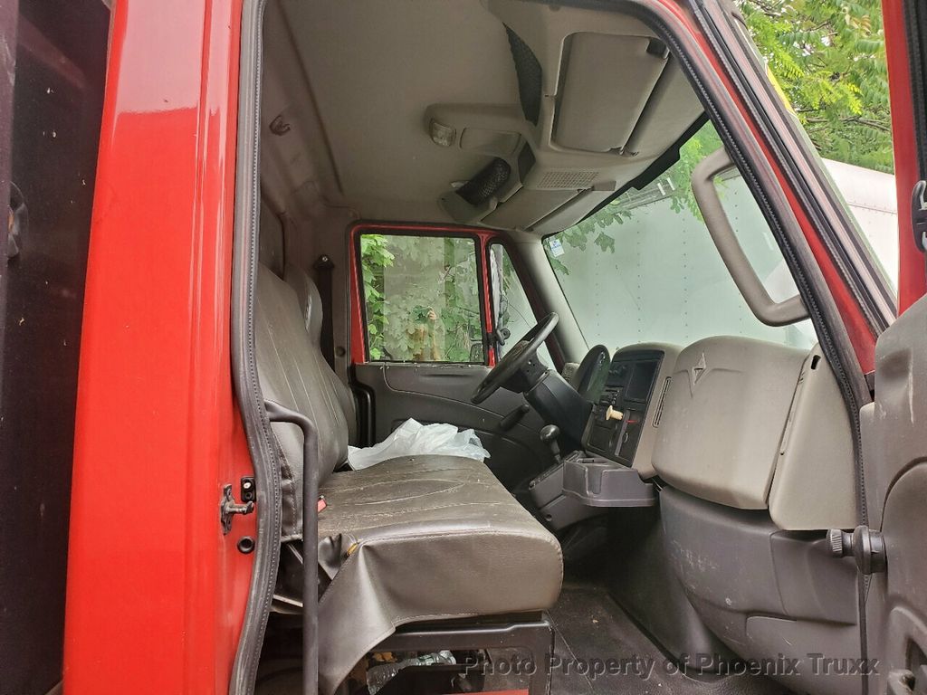 2013 International 4300 DuraStar 4300 photo 2