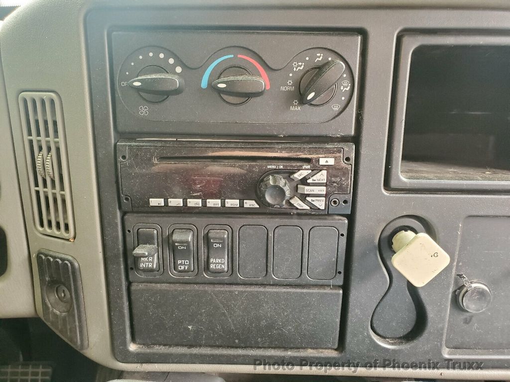 2013 International 4300 DuraStar 4300 photo 3