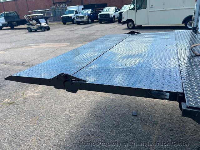 2013 International 4300 JUST 38k MILES! NON CDL BOX TRUCK! LIFT GATE! SUPER NICE UNIT! - 22779995 - 14