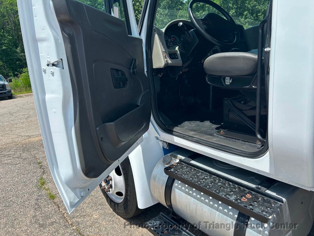 2013 International 4300 JUST 38k MILES! NON CDL BOX TRUCK! LIFT GATE! SUPER NICE UNIT! - 22779995 - 26