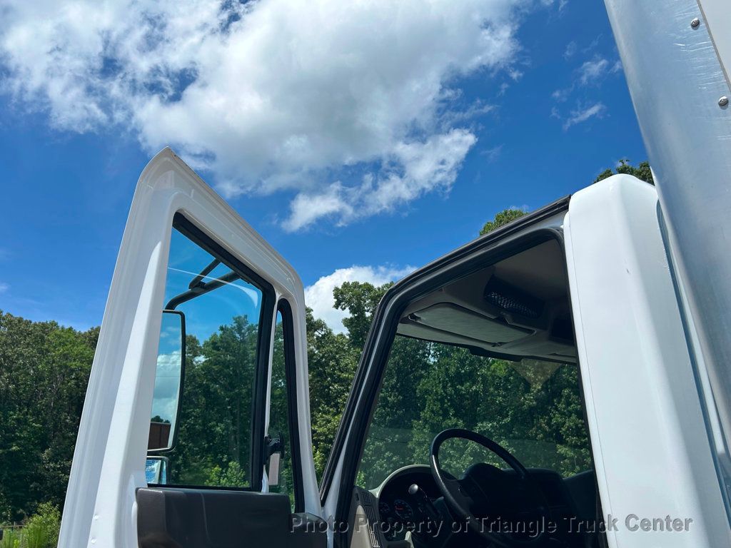 2013 International 4300 JUST 38k MILES! NON CDL BOX TRUCK! LIFT GATE! SUPER NICE UNIT! - 22779995 - 27