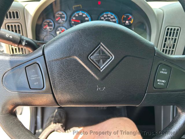2013 International 4300 JUST 38k MILES! NON CDL BOX TRUCK! LIFT GATE! SUPER NICE UNIT! - 22779995 - 33