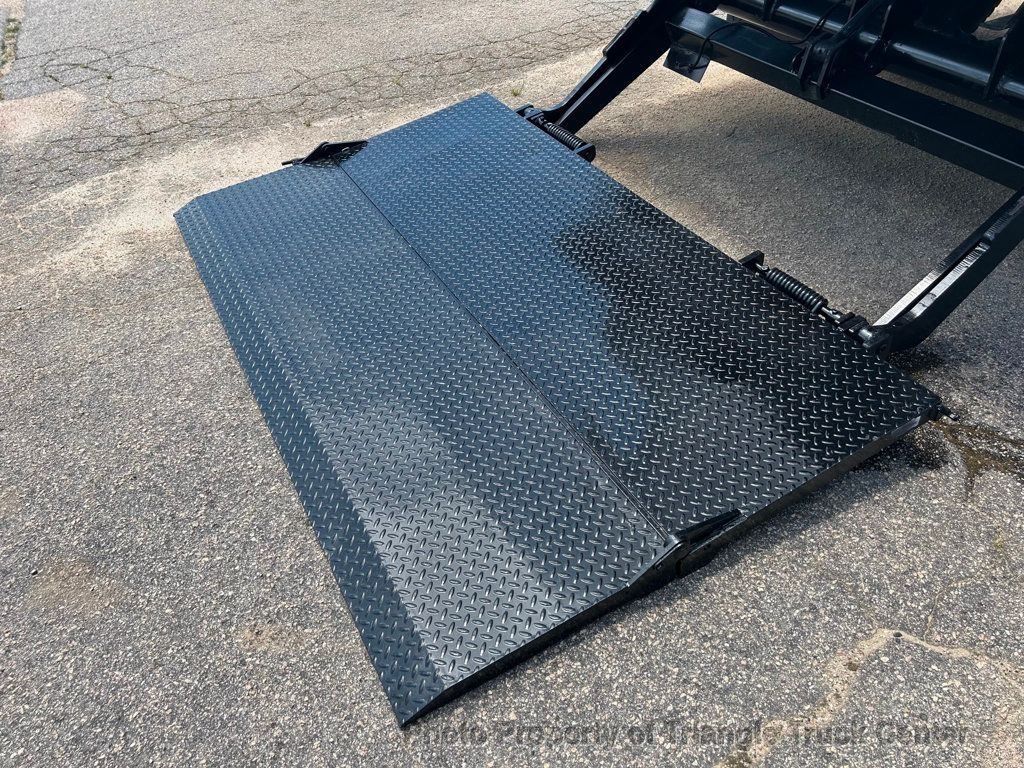 2013 International 4300 JUST 38k MILES! NON CDL BOX TRUCK! LIFT GATE! SUPER NICE UNIT! - 22779995 - 65