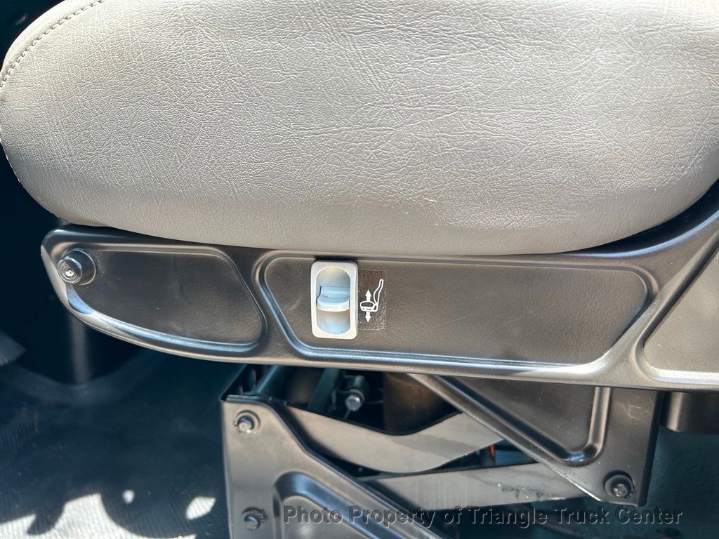 2013 International 4300 JUST 38k MILES! NON CDL BOX TRUCK! LIFT GATE! SUPER NICE UNIT! - 22779995 - 77