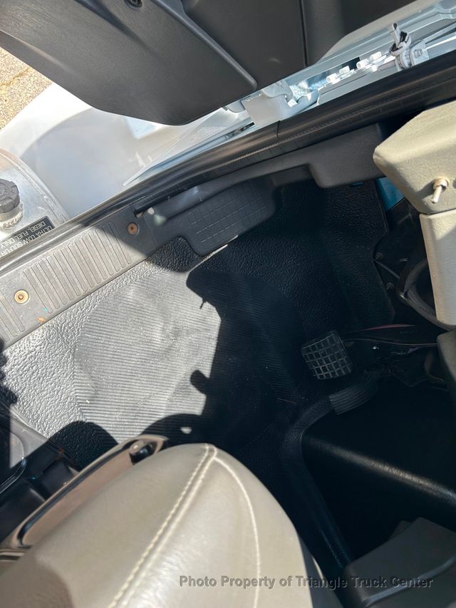 2013 International 4300 JUST 38k MILES! NON CDL BOX TRUCK! LIFT GATE! SUPER NICE UNIT! - 22779995 - 80