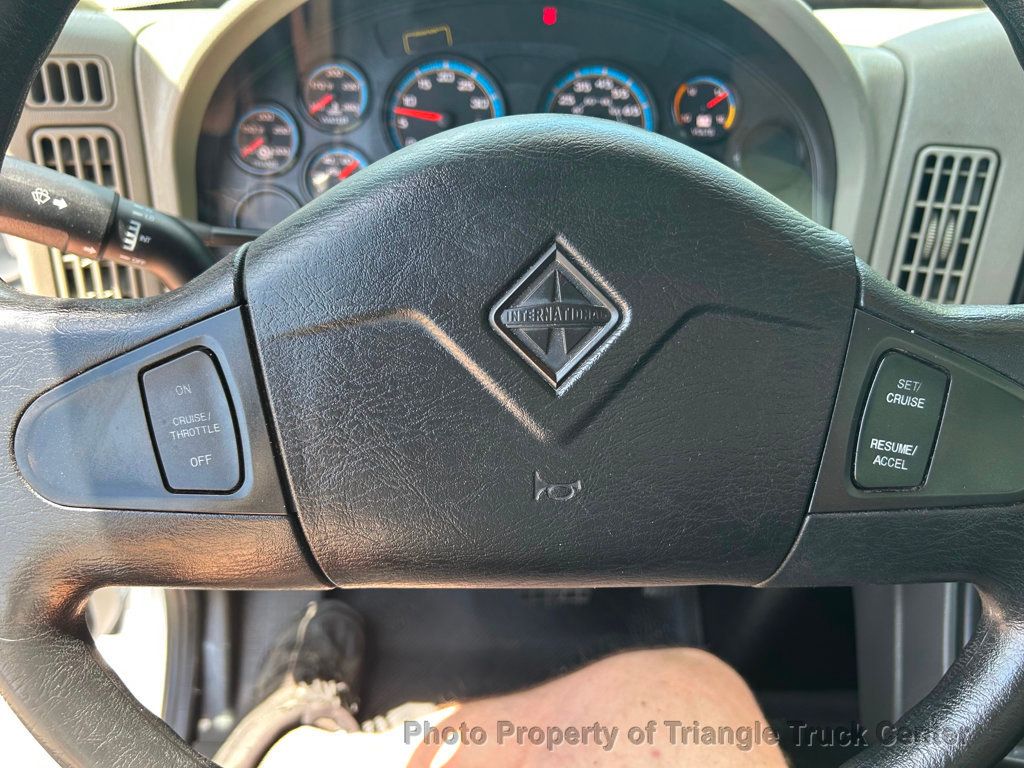 2013 International 4300 JUST 38k MILES! NON CDL BOX TRUCK! LIFT GATE! SUPER NICE UNIT! - 22779995 - 85