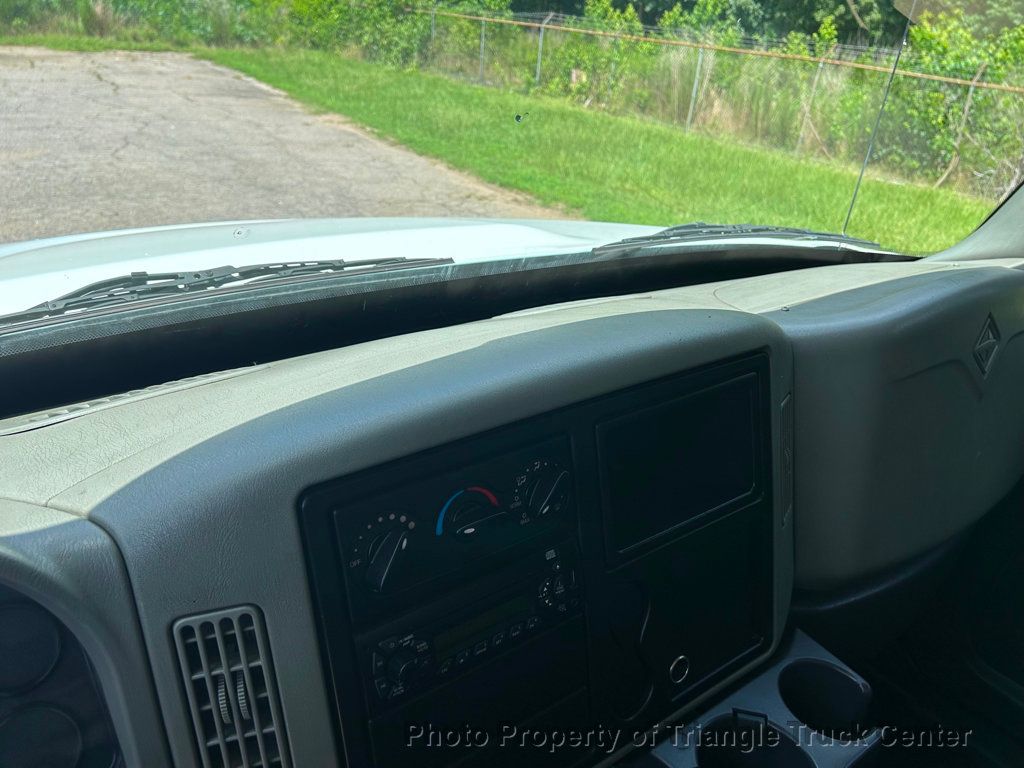 2013 International 4300 JUST 38k MILES! NON CDL BOX TRUCK! LIFT GATE! SUPER NICE UNIT! - 22779995 - 90