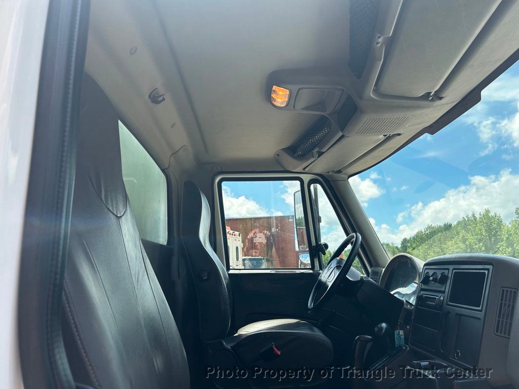 2013 International 4300 JUST 38k MILES! NON CDL BOX TRUCK! LIFT GATE! SUPER NICE UNIT! - 22779995 - 92