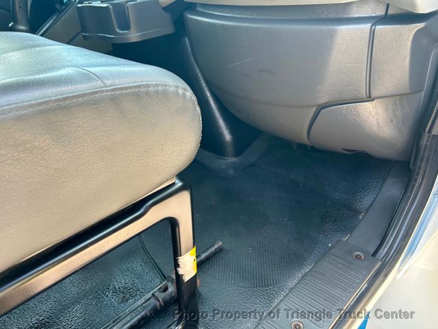 2013 International 4300 JUST 38k MILES! NON CDL BOX TRUCK! LIFT GATE! SUPER NICE UNIT! - 22779995 - 93