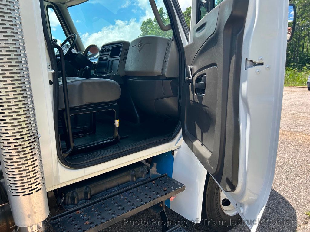 2013 International 4300 JUST 38k MILES! NON CDL BOX TRUCK! LIFT GATE! SUPER NICE UNIT! - 22779995 - 94