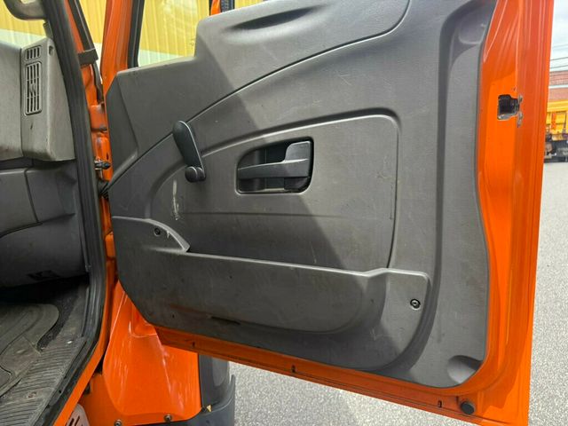 2013 International 7400 DUMP TRUCK WITH PLOW MOUNT AND SALT SPREADER READY TO WORK FINANCING AVAILABLE - 22897348 - 9