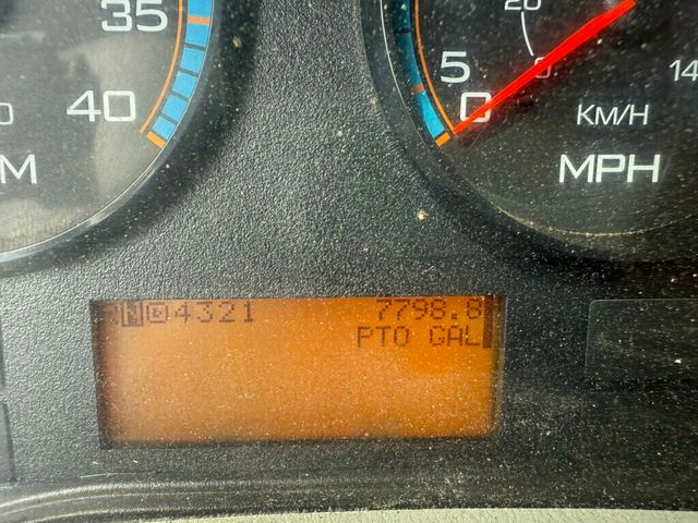 2013 International 7400 DUMP TRUCK WITH PLOW MOUNT AND SALT SPREADER READY TO WORK FINANCING AVAILABLE - 22897348 - 26