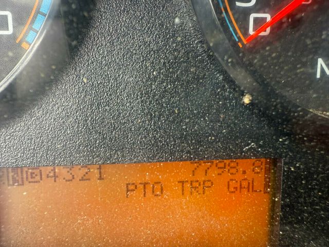 2013 International 7400 DUMP TRUCK WITH PLOW MOUNT AND SALT SPREADER READY TO WORK FINANCING AVAILABLE - 22897348 - 27