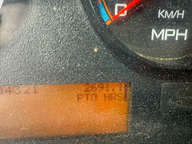 2013 International 7400 DUMP TRUCK WITH PLOW MOUNT AND SALT SPREADER READY TO WORK FINANCING AVAILABLE - 22897348 - 30