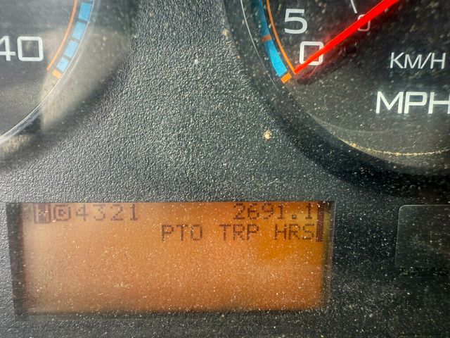 2013 International 7400 DUMP TRUCK WITH PLOW MOUNT AND SALT SPREADER READY TO WORK FINANCING AVAILABLE - 22897348 - 32