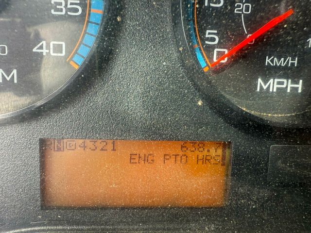 2013 International 7400 DUMP TRUCK WITH PLOW MOUNT AND SALT SPREADER READY TO WORK FINANCING AVAILABLE - 22897348 - 33