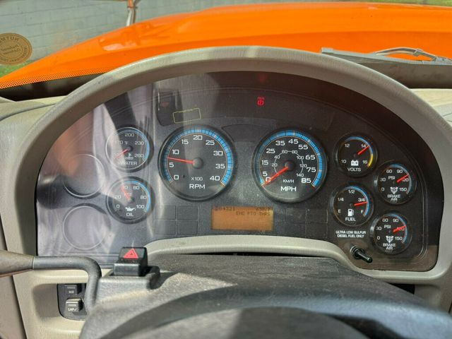 2013 International 7400 DUMP TRUCK WITH PLOW MOUNT AND SALT SPREADER READY TO WORK FINANCING AVAILABLE - 22897348 - 39