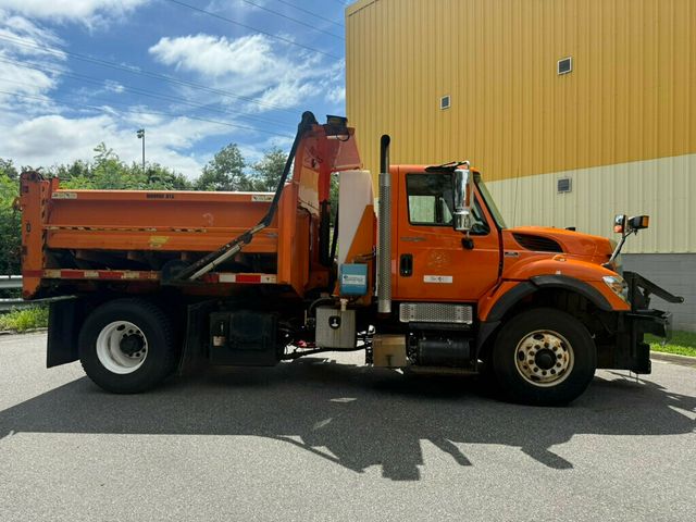 2013 International 7400 DUMP TRUCK WITH PLOW MOUNT AND SALT SPREADER READY TO WORK FINANCING AVAILABLE - 22897348 - 5