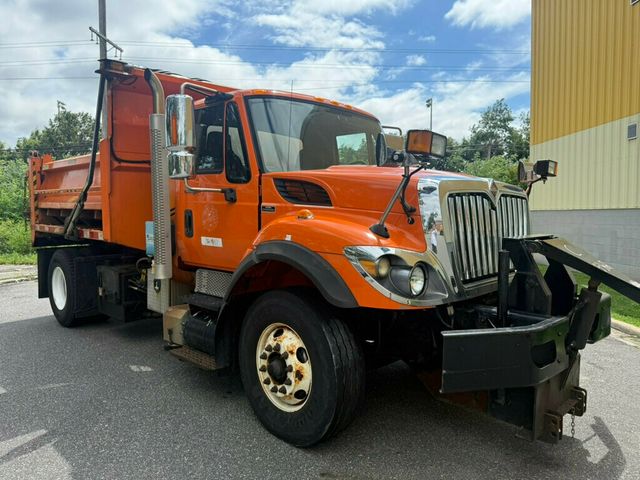 2013 International 7400 DUMP TRUCK WITH PLOW MOUNT AND SALT SPREADER READY TO WORK FINANCING AVAILABLE - 22897348 - 6