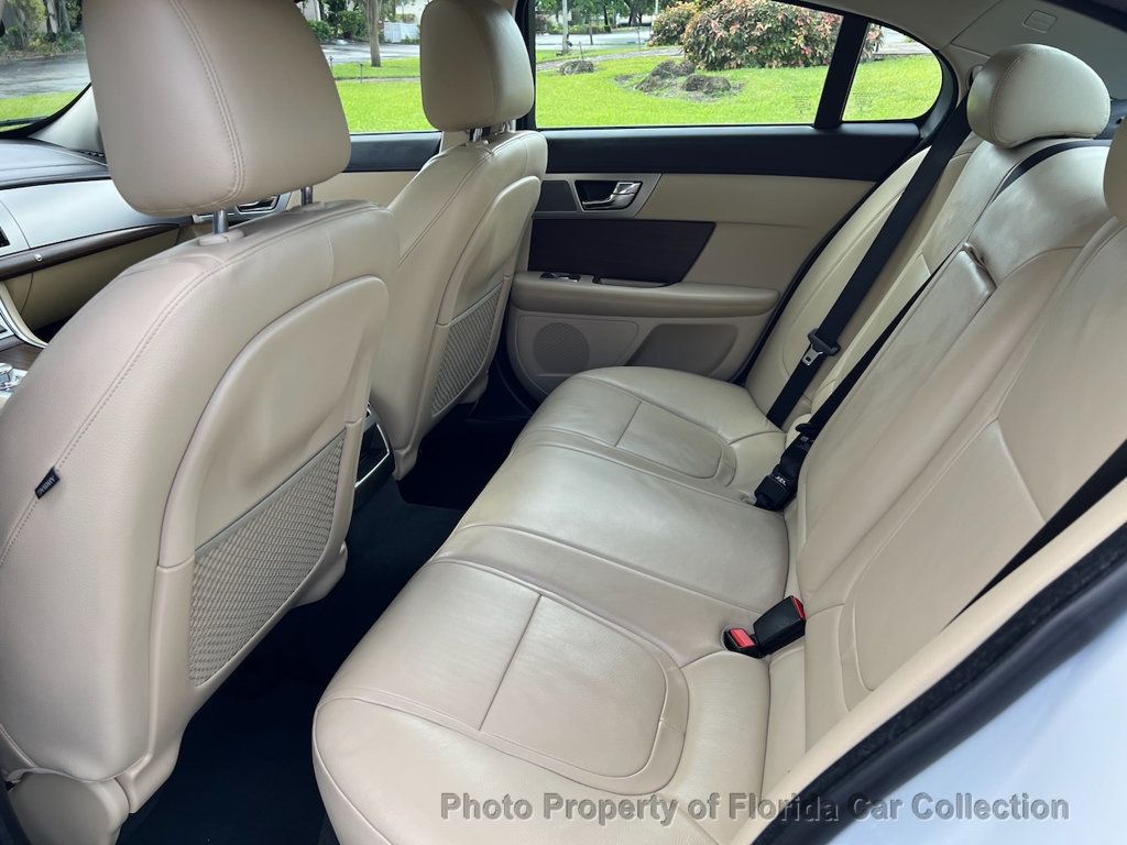 2013 Jaguar XF 2.0T photo 9