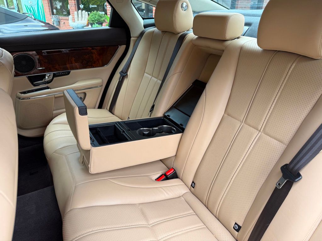 2013 Jaguar XJ photo 13