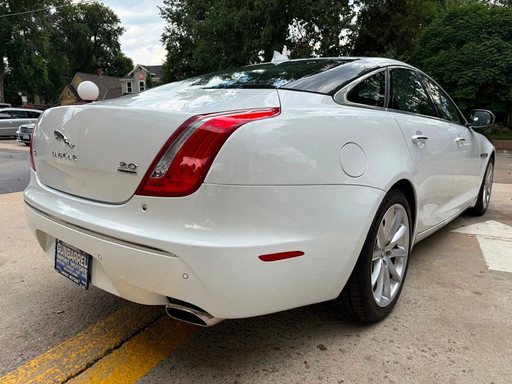 2013 Jaguar XJ photo 15