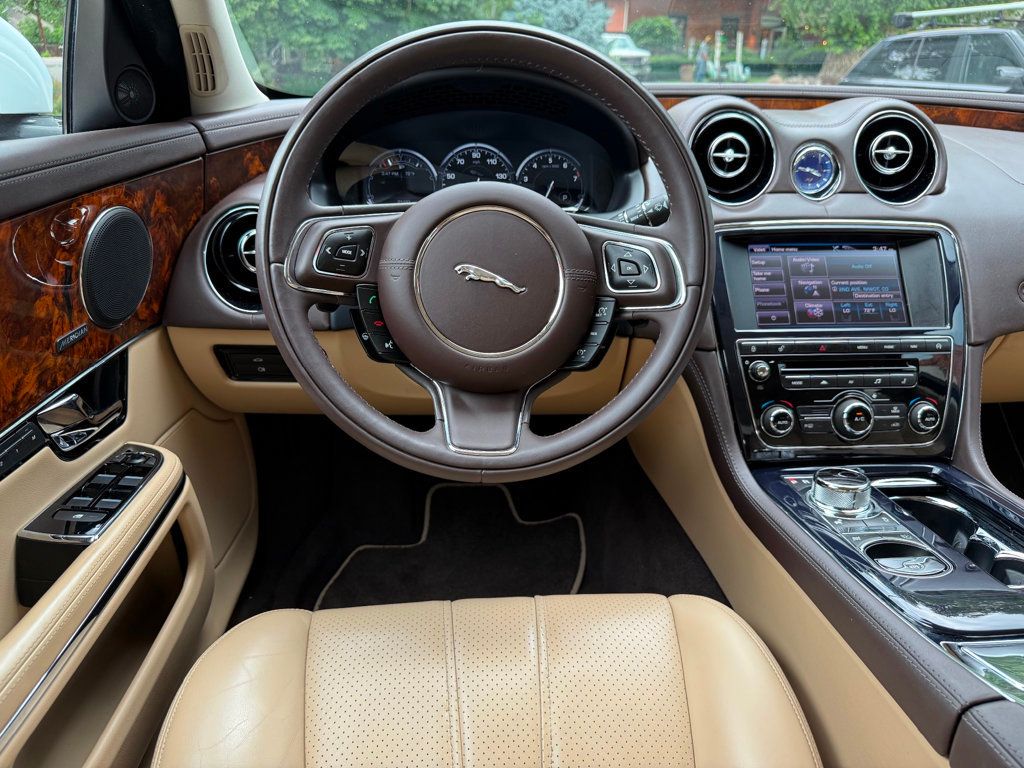 2013 Jaguar XJ photo 9