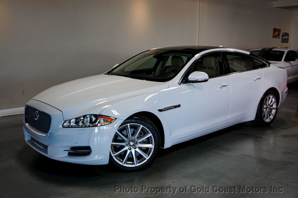 2013 Jaguar XJ *Super Low Mile* *AWD* *Pano-Roof* - 22439114 - 27