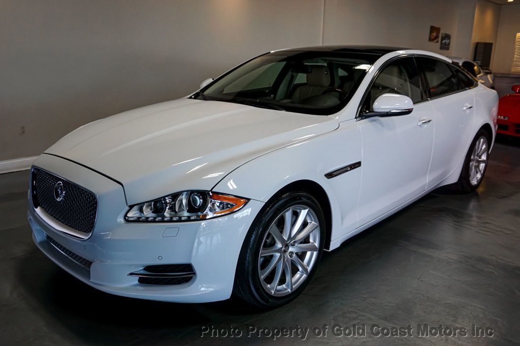 2013 Jaguar XJ *Super Low Mile* *AWD* *Pano-Roof* - 22439114 - 4