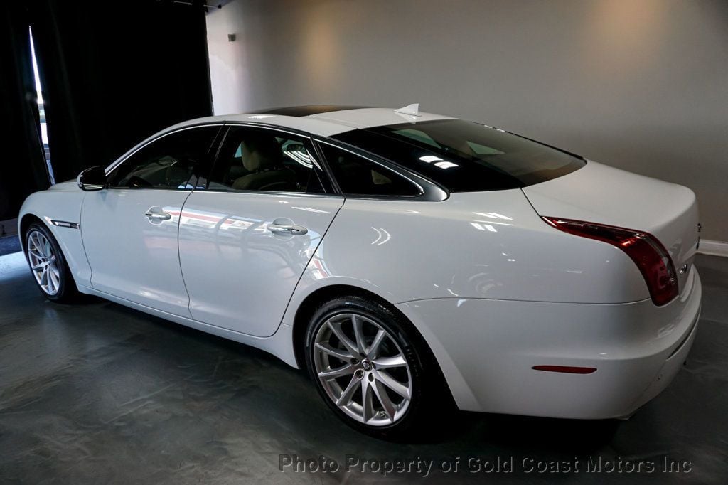 2013 Jaguar XJ *Super Low Mile* *AWD* *Pano-Roof* - 22439114 - 5