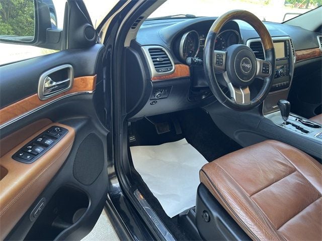 2013 Jeep Grand Cherokee Overland - 22863305 - 9