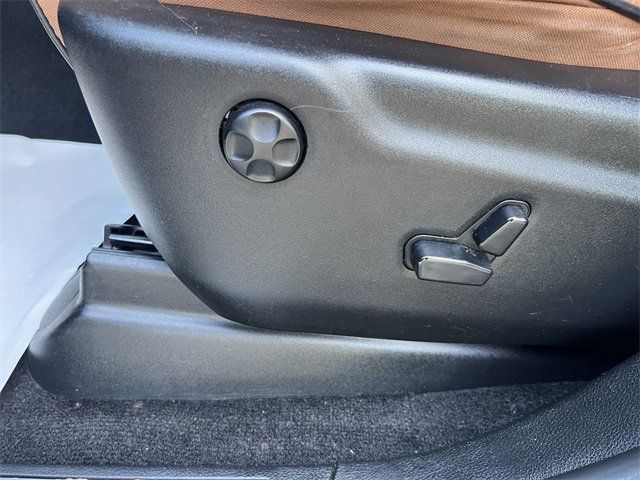 2013 Jeep Grand Cherokee Overland - 22863305 - 11