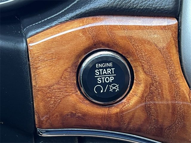 2013 Jeep Grand Cherokee Overland - 22863305 - 27