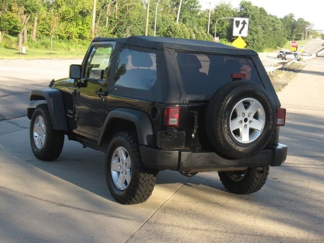 2013 Jeep Wrangler 4WD 2dr Freedom Edition - 23073598 - 12