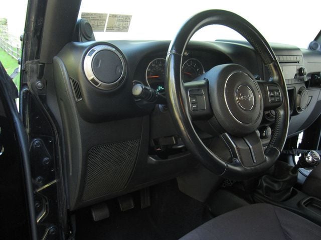 2013 Jeep Wrangler 4WD 2dr Freedom Edition - 23073598 - 18