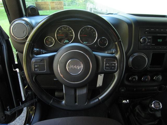 2013 Jeep Wrangler 4WD 2dr Freedom Edition - 23073598 - 19