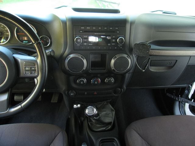 2013 Jeep Wrangler 4WD 2dr Freedom Edition - 23073598 - 20