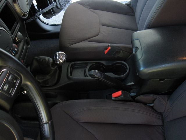 2013 Jeep Wrangler 4WD 2dr Freedom Edition - 23073598 - 21