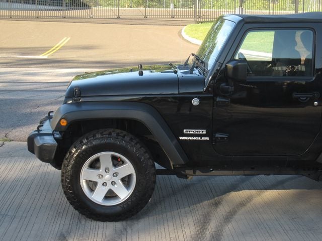 2013 Jeep Wrangler 4WD 2dr Freedom Edition - 23073598 - 6