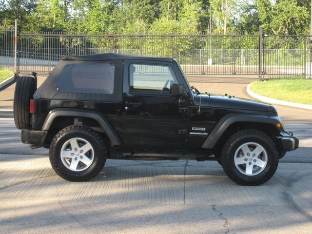 2013 Jeep Wrangler 4WD 2dr Freedom Edition - 23073598 - 8