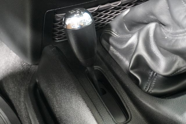 2013 Jeep Wrangler 4WD 2dr Rubicon - 22987697 - 17